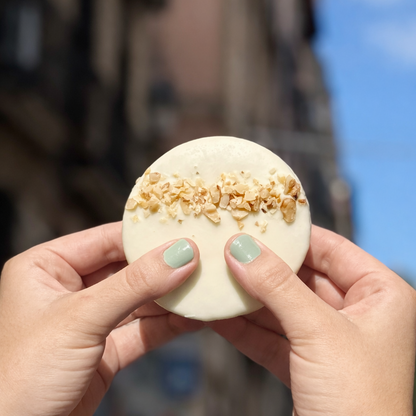Alfajor de nuez y dulce de leche