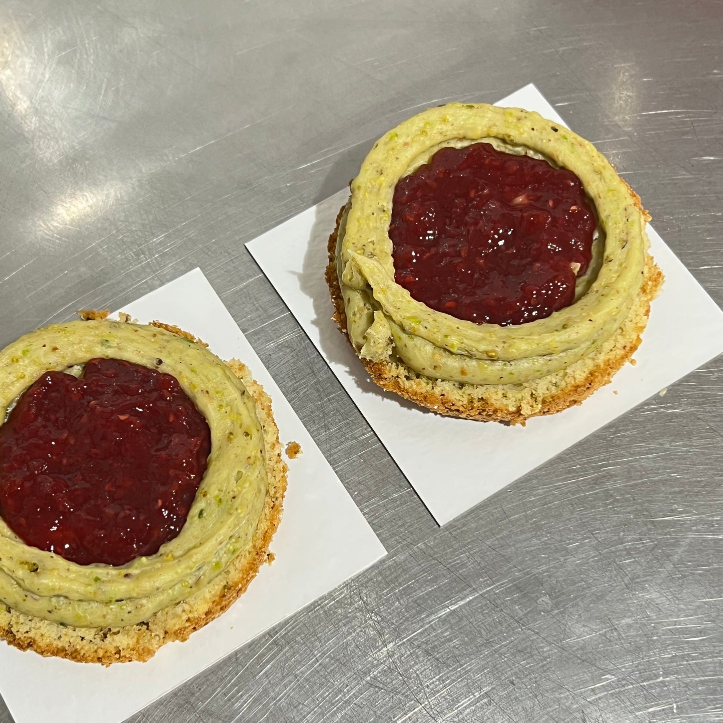 Mini pistachos y frambuesa