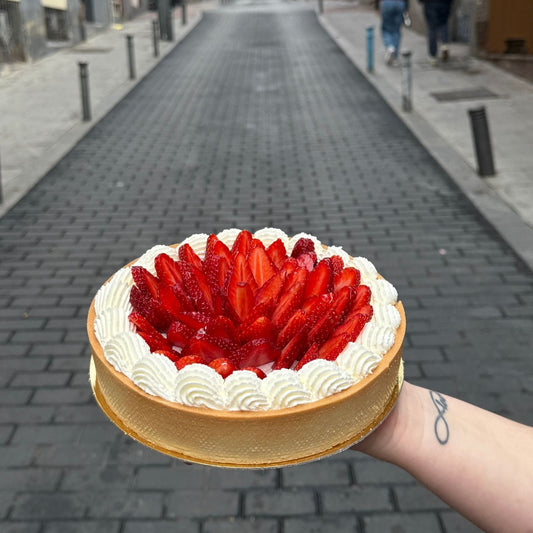 Pastel de nata y fresas